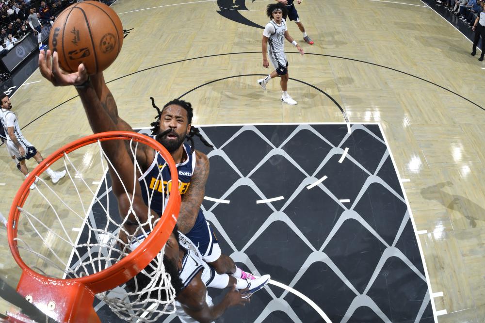 后的看台上 后的看台上